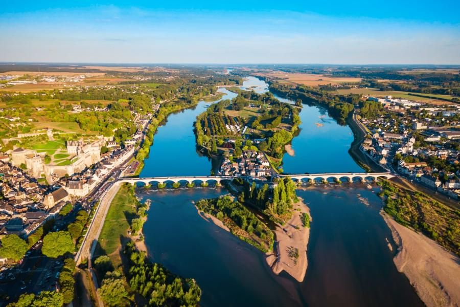 vue panoramique d'amboise pour repérer l'hotel proche du chateau d'amboise